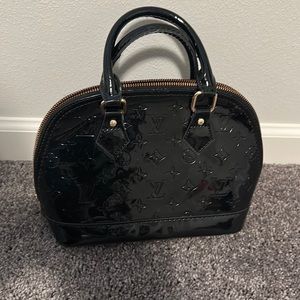 Shiny black Alma style handbag